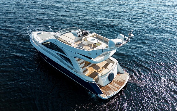 Аренда яхты Galeon 440 в Санкт-Петербурге